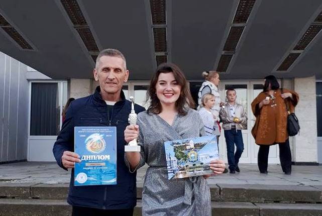 Лауреат  II ступеню Бернат Діана зі своїм арт-наставником, викладачем вокалу, заслуженим працівником культури України Ігорем Бойчуком